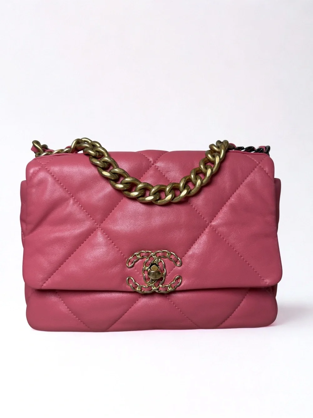 CHANEL 19 flap